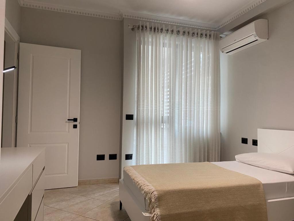 Laureta Central Apartment Tirana Exterior foto